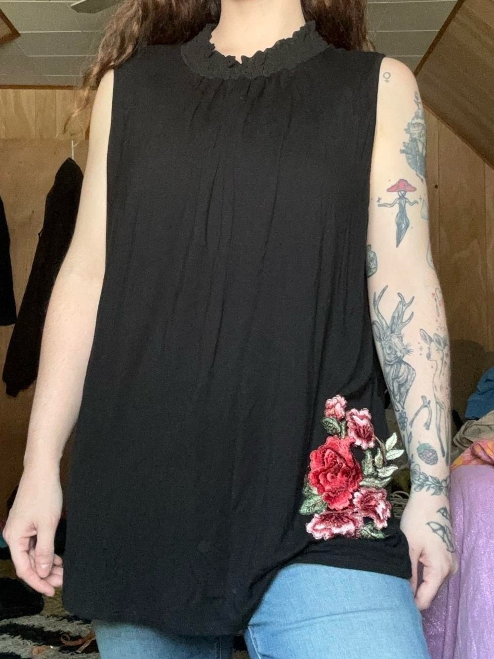 Vintage 90s Floral Embroidered Appliqué Flowy Ruffle Mock Neck Sleeveless Blouse